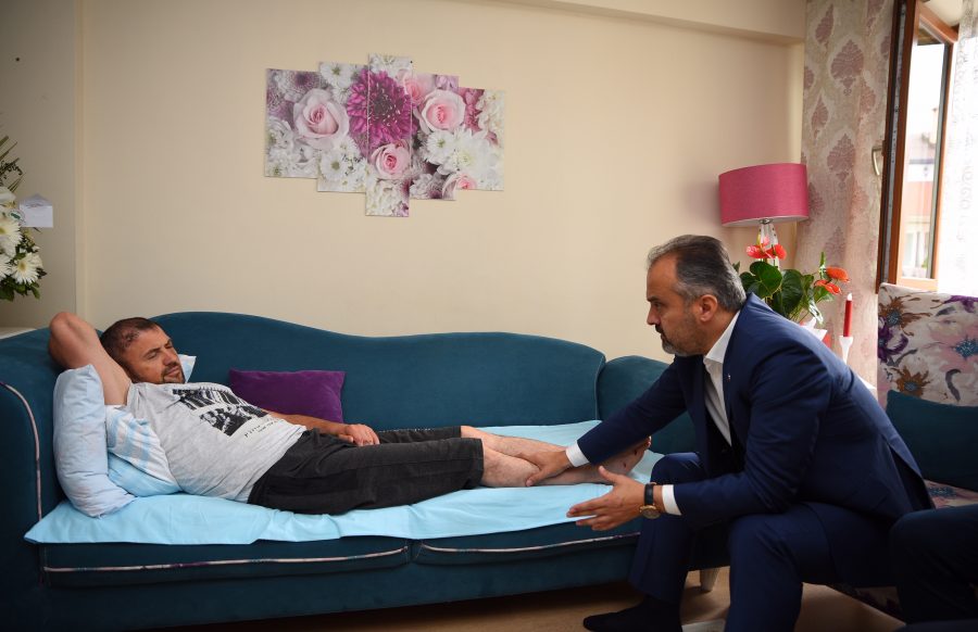 Aktaş’tan saldırıda yaralanan gaziye ziyaret