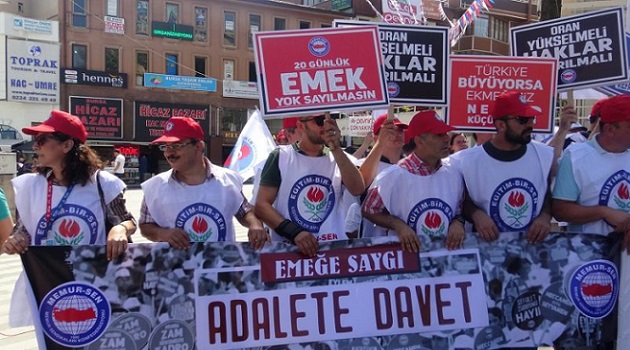 Bursa’da memurlar ıslık ve alkışlarla eylem yaptı