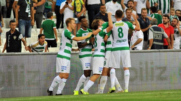 Bursaspor gençleriyle gülüyor