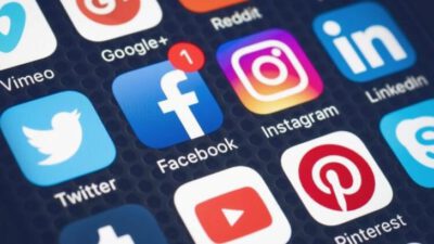 Orta yaş üzeri Facebook, genç kuşak Instagram kullanıyor