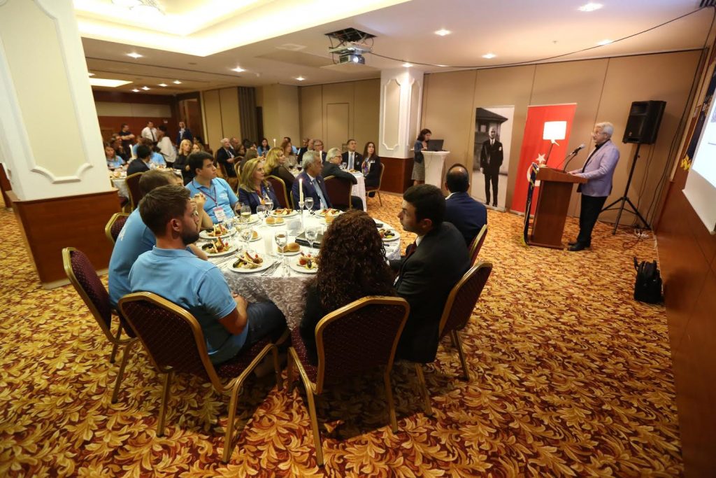 Başkan Turgay Erdem gençlerle deneyimlerini paylaştı