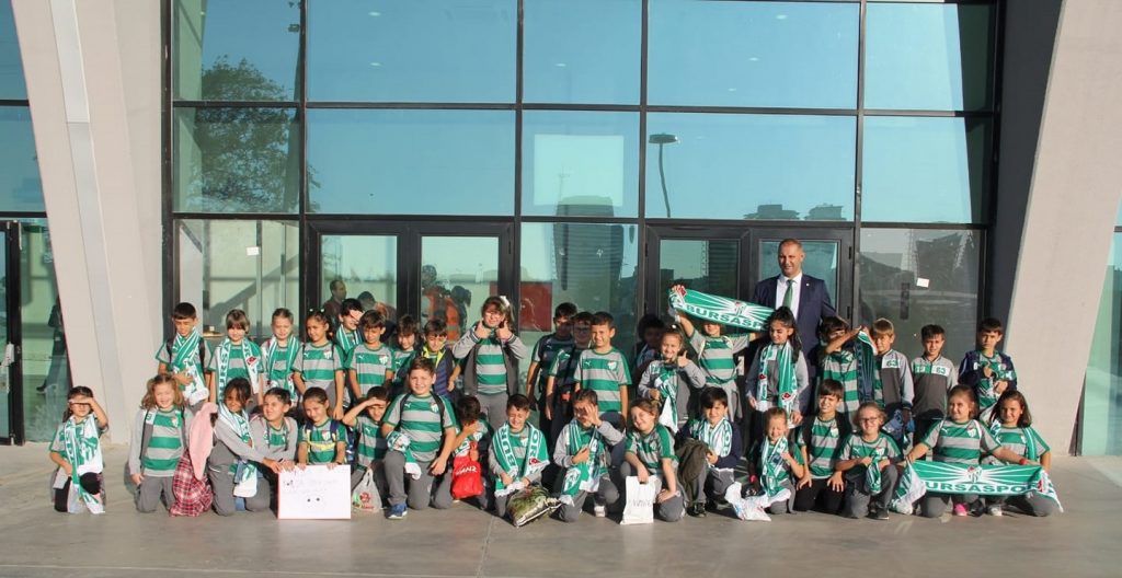 İyi bir Bursasporlu olmanın ilk kuralı derslerine çok çalışmaktır!