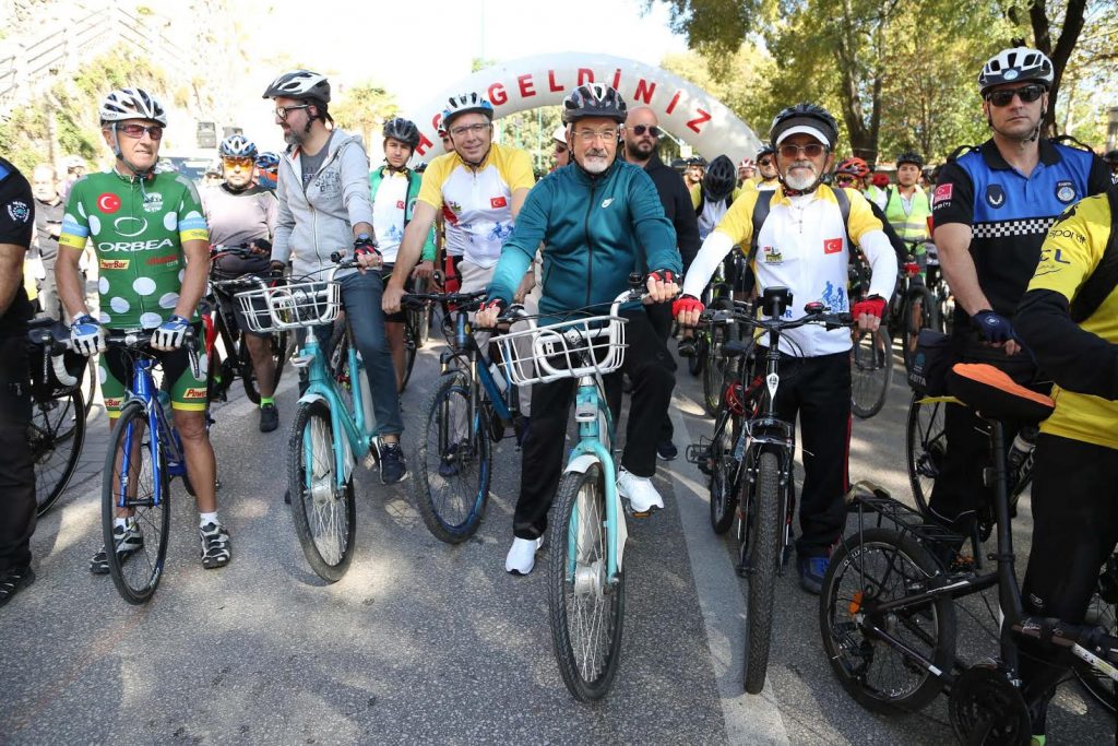 Kanserli çocuklar için pedal çevirdiler