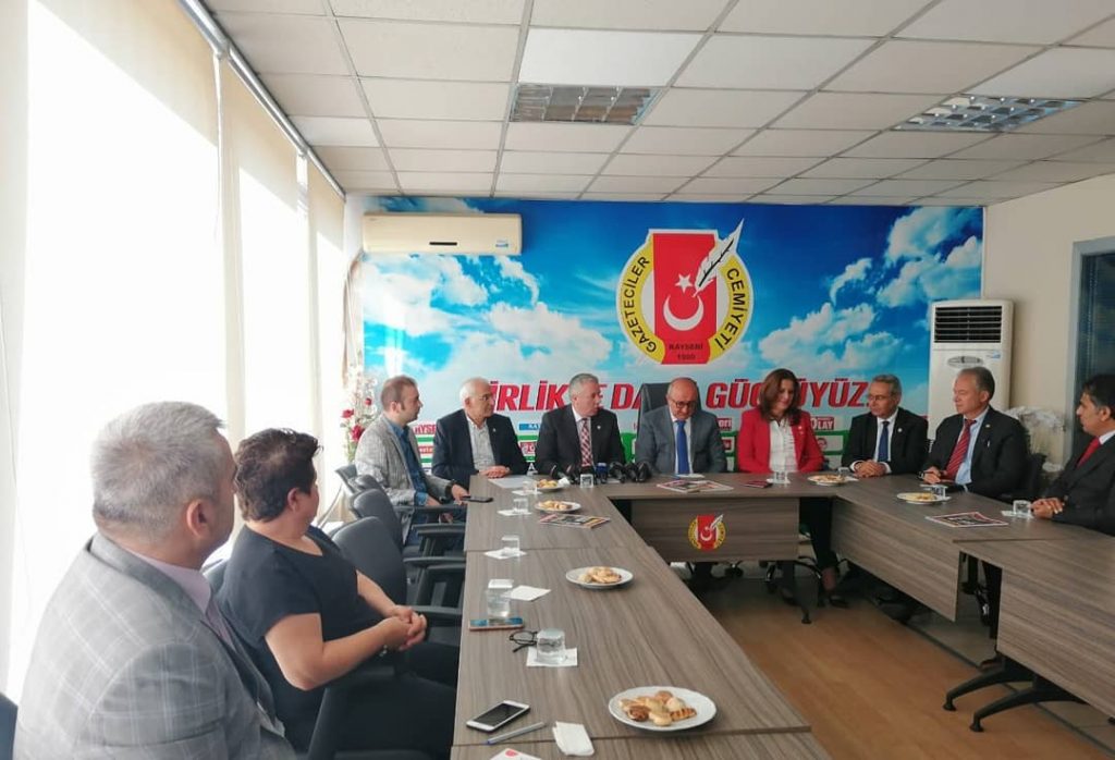 Koltuk derdinde değil, hizmet peşindeyiz!