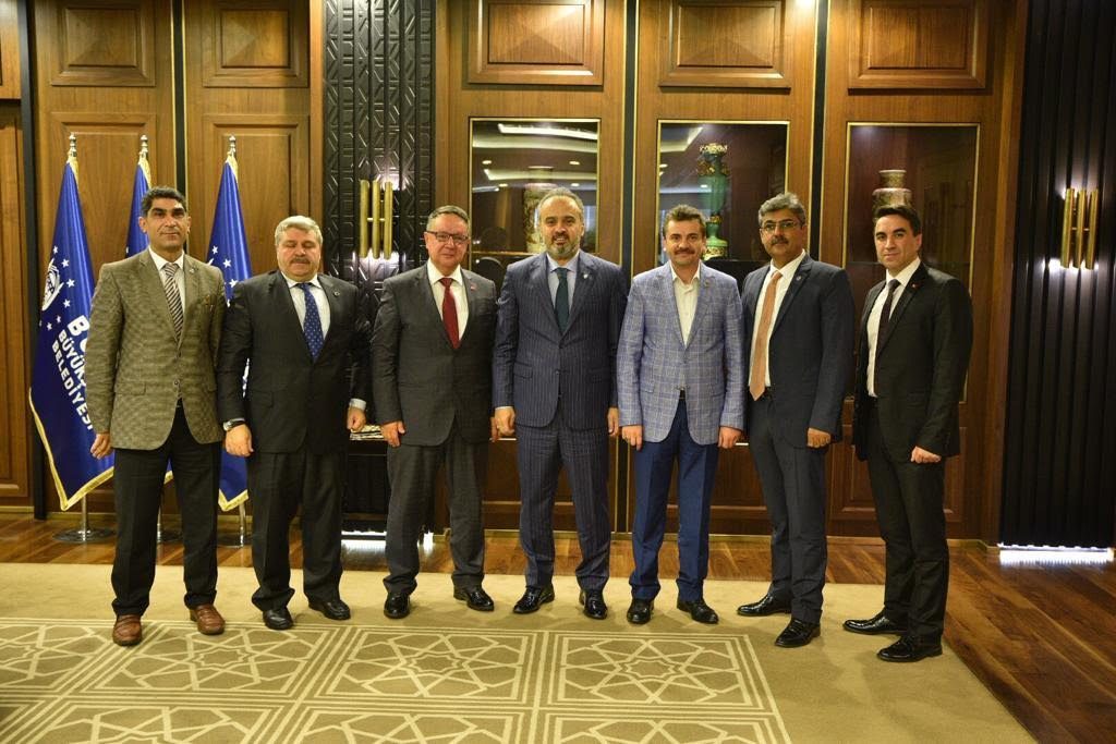 İLK ZİYARETİNİ ŞEHR-İ EMİN’E YAPTI.
