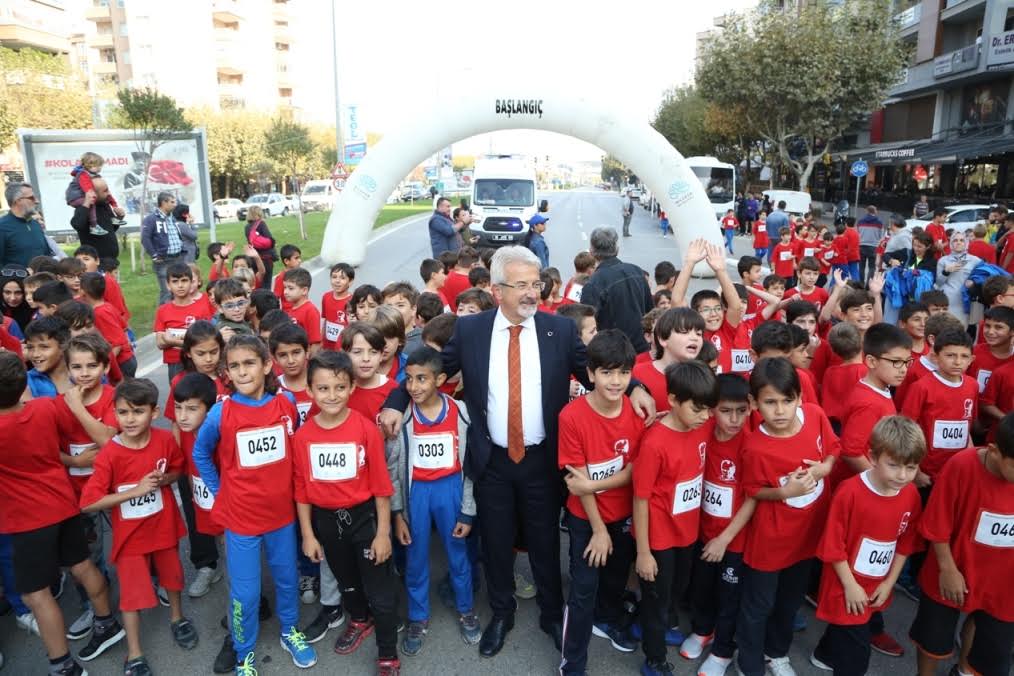 Nilüfer’de coşku “Cumhuriyet koşusuyla başladı”