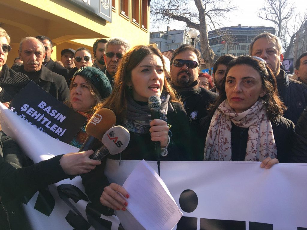 Unutmadık…