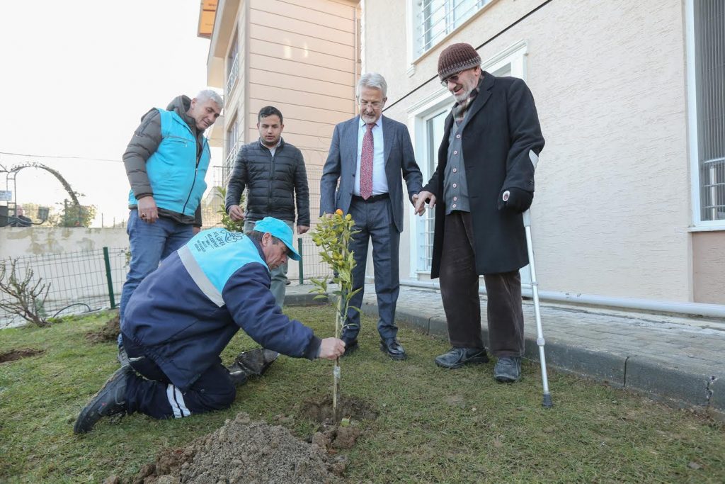 İsmet amca istedi başkan evine götürdü