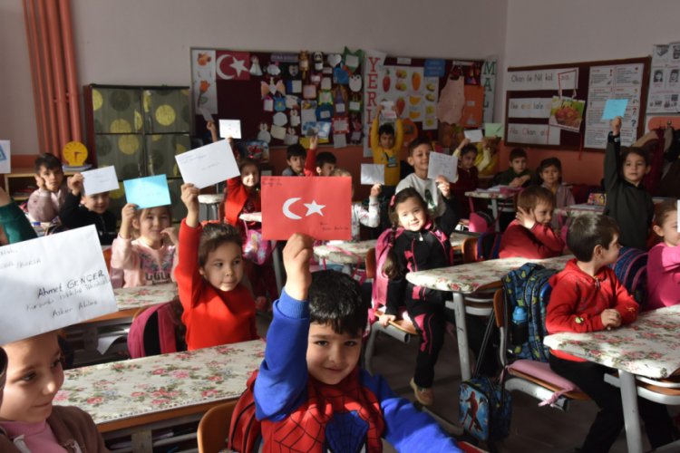 Minik Yüreklerden Mehmetçiği Isıtan Mektuplar