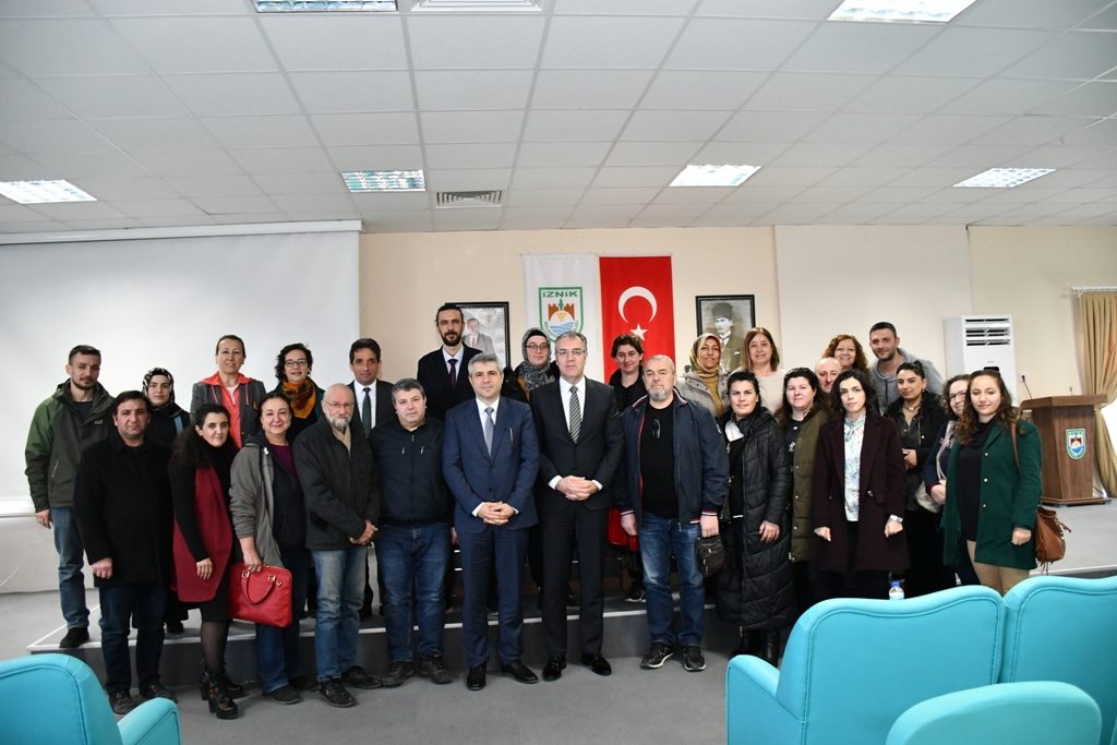 İZNİK ÇİNİ VE SERAMİK ATÖLYELERİ ARAŞTIRMA SEMİNERİ YAPILDI