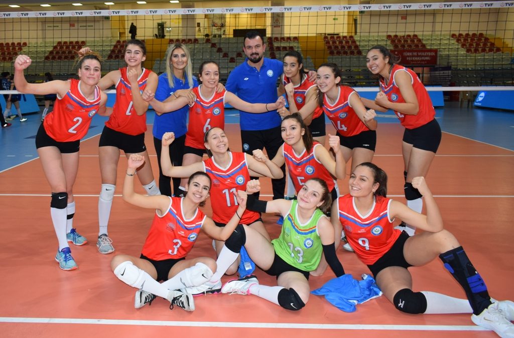 Nilüferli genç voleybolcular ligi 3.’lükle bitirdi