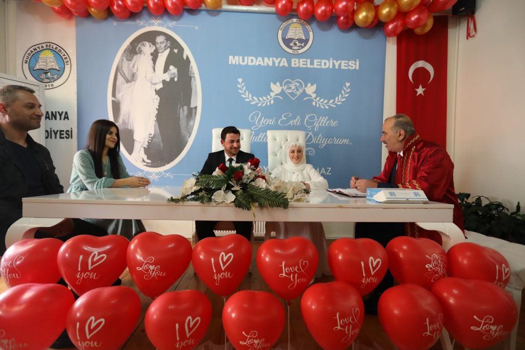 BAŞKAN TÜRKYILMAZ, GENÇ ÇİFTLERİN NİKAHINI KIYDI