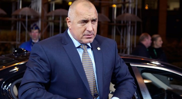 Bakmak Zorunda Değil!