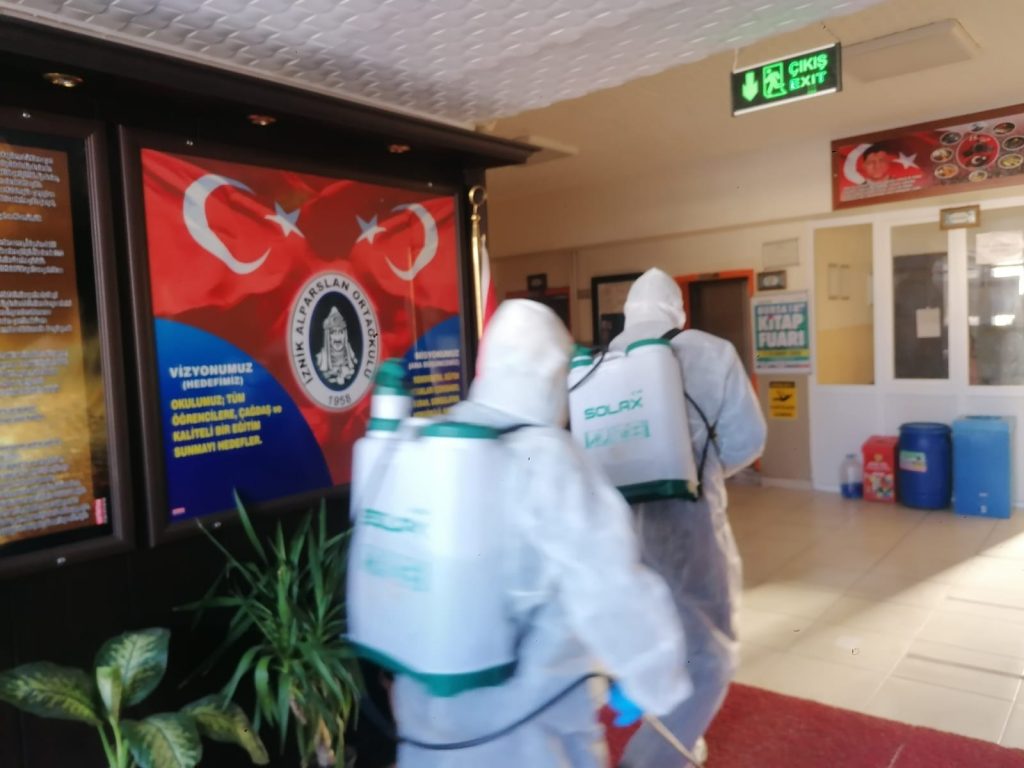 İZNİK’TE OKUL,CAMİ VE KAMU BİNALARINA VİRÜS ÖNLEMİ