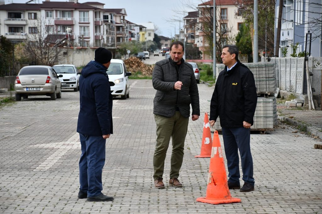 BAŞKAN USTA, KUZGUN SOKAKTA  YOL VE PARKE ÇALIŞMALARINI İNCELEDİ