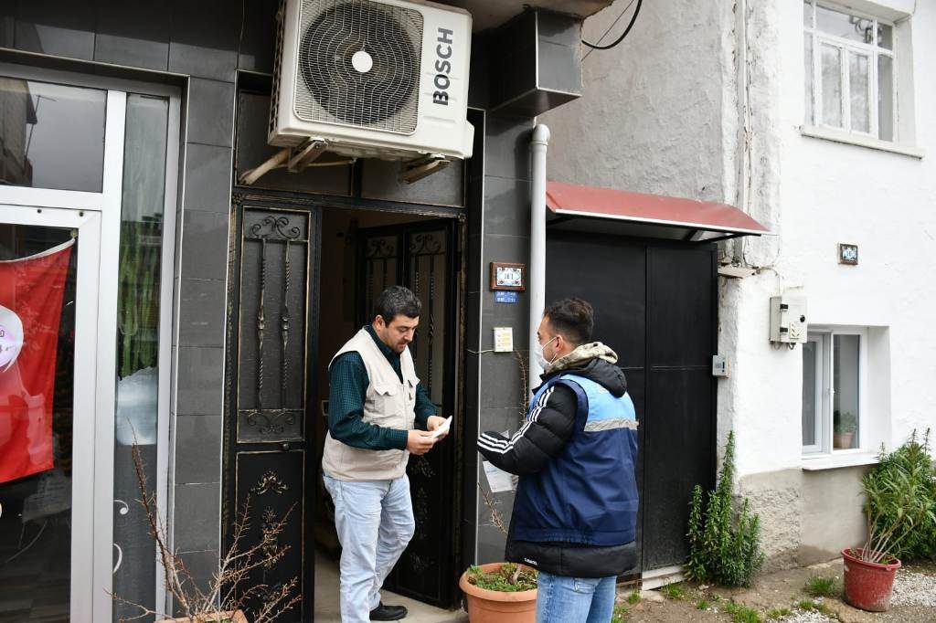 İZNİK BELEDİYESİNDEN HALKA ÜCRETSİZ MASKE DESTEĞİ