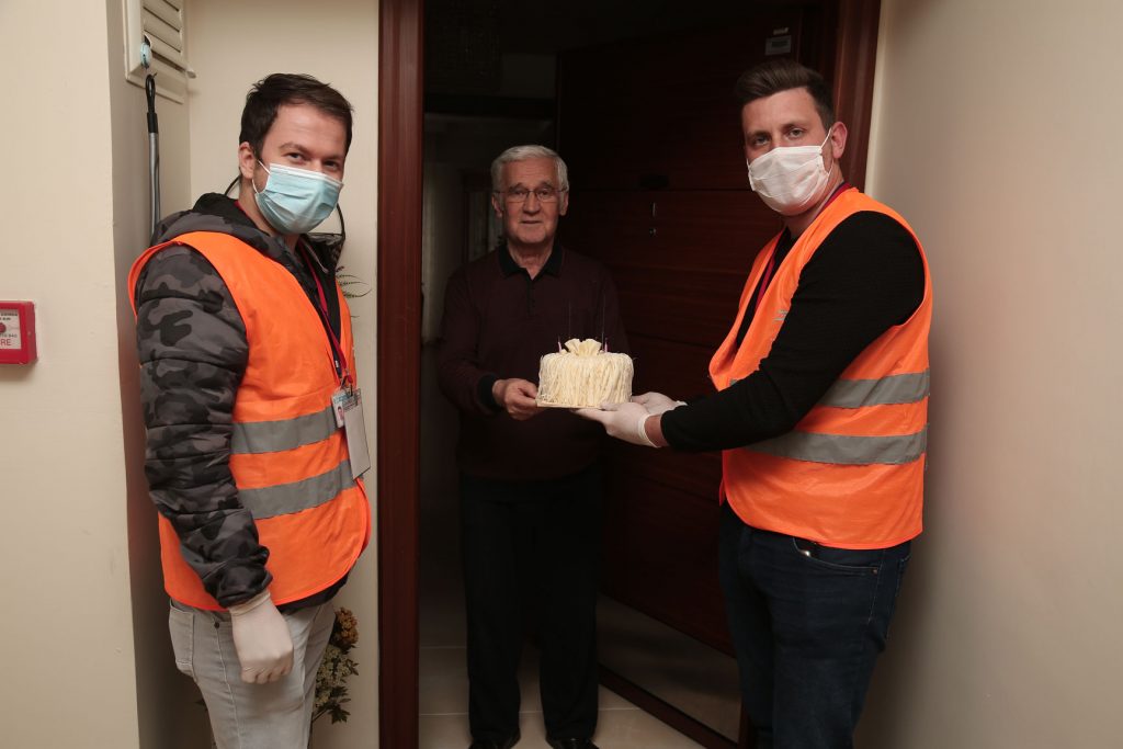 Nilüfer ekiplerinden pasta sürprizi