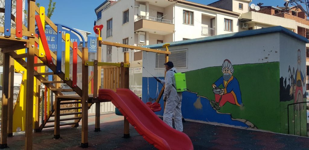 GÜRSU’DA PARKLAR DEZENFEKTE EDİLİYOR