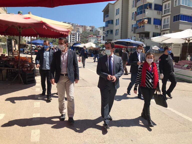 Başkan Önder Tanır, Pazar Yerlerini Denetleyip Maske Dağıttı