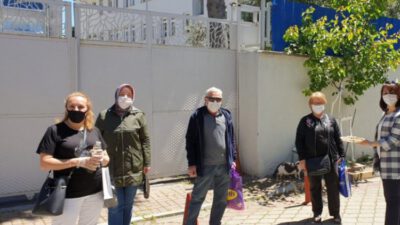 Bursa’da muhtarlardan 65 yaş üstü vatandaşlara jest