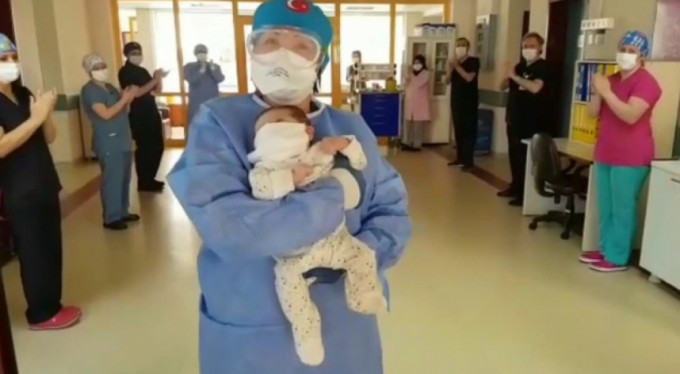 45 GÜNLÜK BEBEK COVİD – 19 YENDİ