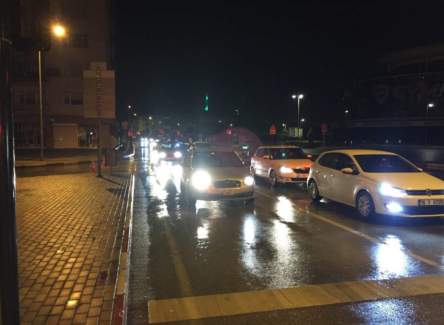 Bursa’da kısıtlama sona erdi, vatandaş sokağa koştu