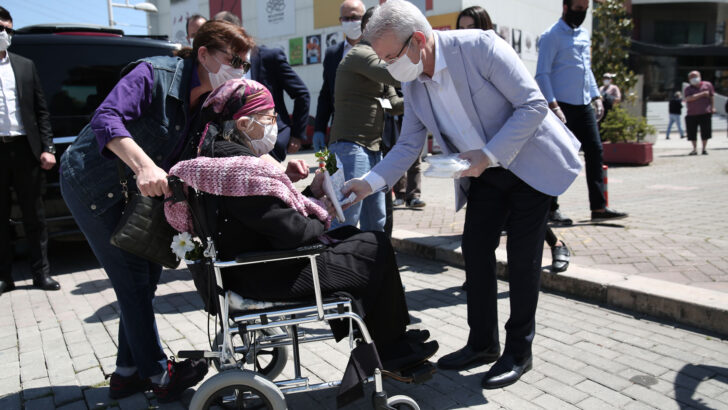 65 yaş üstü vatandaşlara Turgay Erdem sürprizi