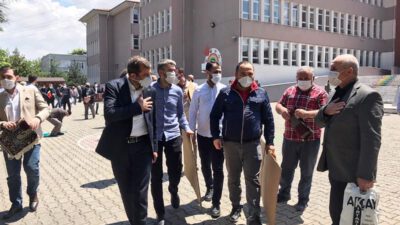 GÜRSULULAR YENİ NORMALLERLE CUMA NAMAZINI KILDI