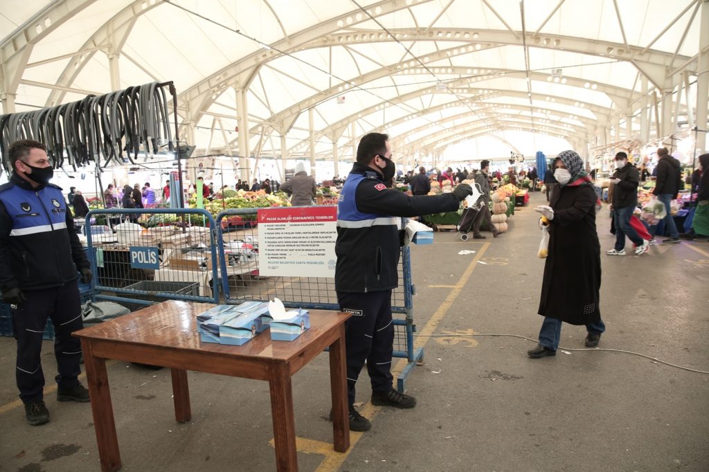 Nilüfer’de giyim pazarları hafta içinde açılacak