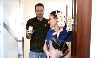 Bursa’da sağlıkçı kızdan sağlıkçı anneye özel kutlama