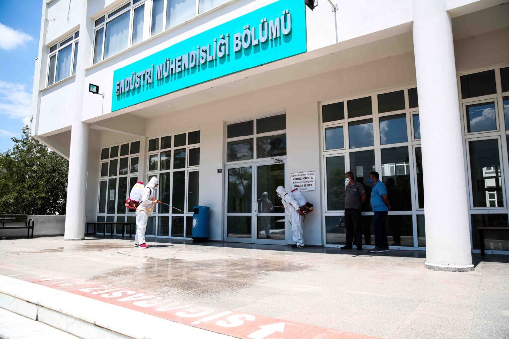 YKS yapılacak okullar dezenfekte ediliyor