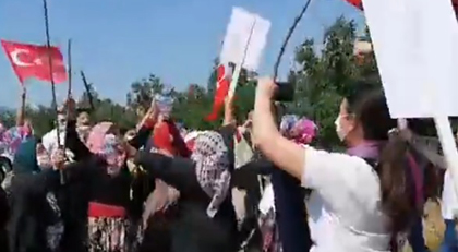 Barikatı Yıkıp Geçtiler!