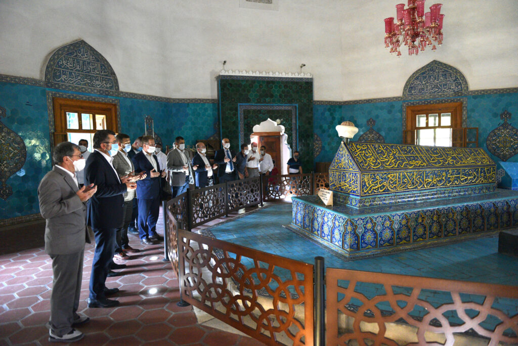 ‘ZİNCİRLER KIRILDI, AYASOFYA AÇILDI’