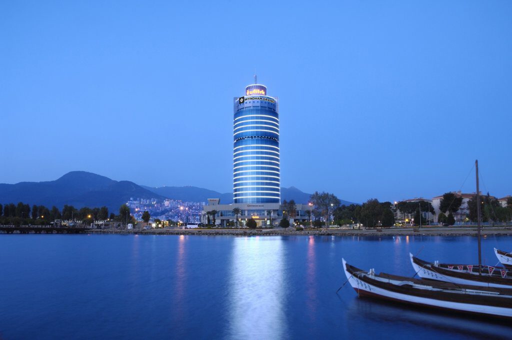 Carême Restaurant İzmir’in Zirvesinde