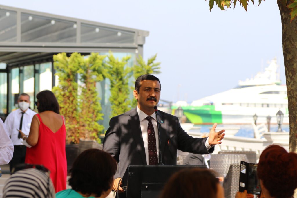 CESUR KADINLAR SAHAYA İNİYOR…