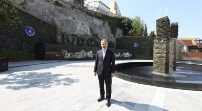 Bursa Altıparmak’a anı duvarı