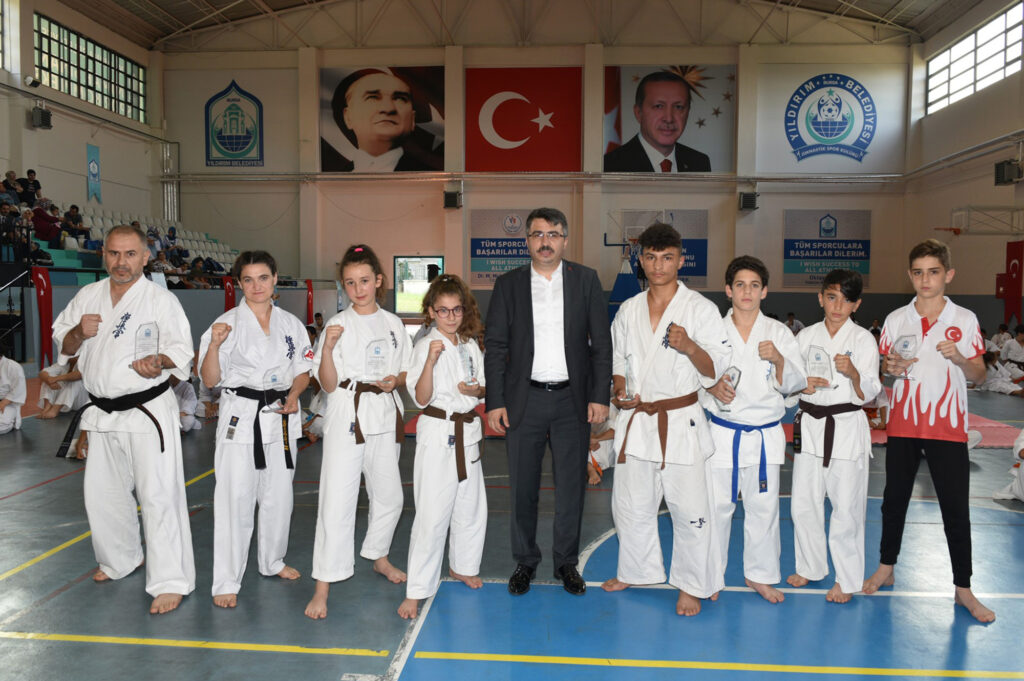 MİMARSİNAN SPOR KOMPLEKSİ YENİLENİYOR