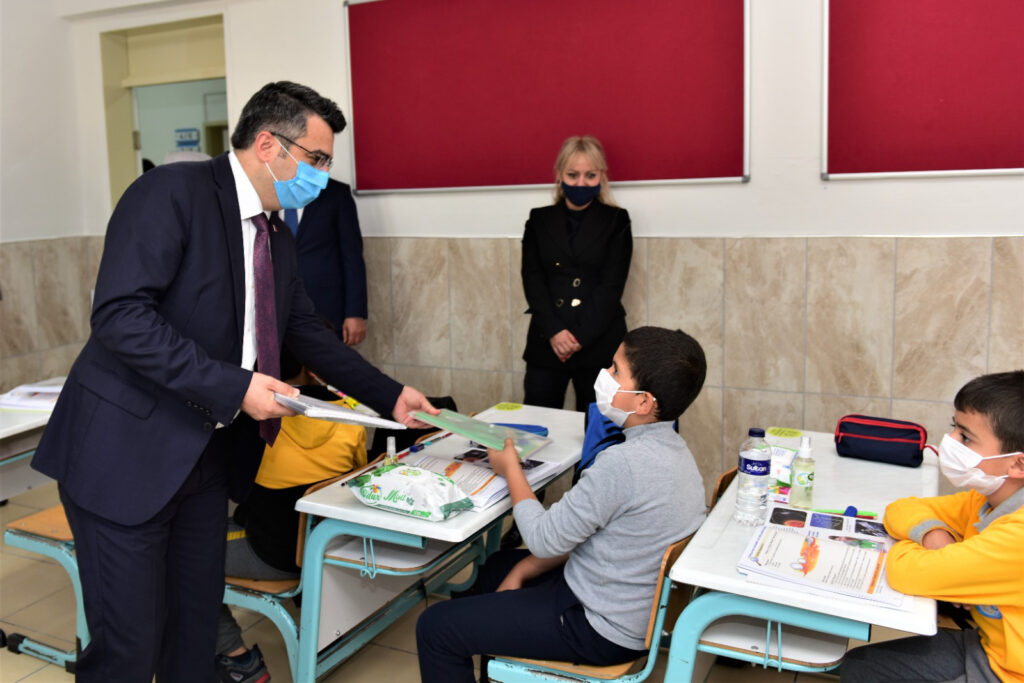 BAŞKAN YILMAZ’DAN MİNİKLERE ÖĞÜTLER