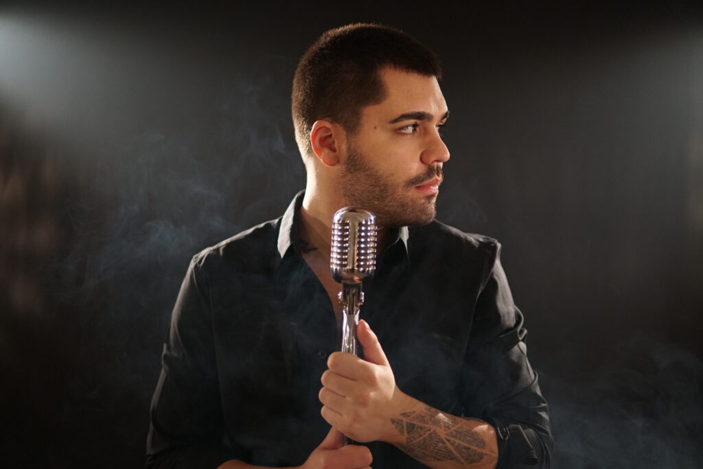 EMİR CAN İĞREK’İN “AKŞAMCI” ADLI MAXİ SİNGLE ÇALIŞMASI  27 KASIM’DA YAYINDA!