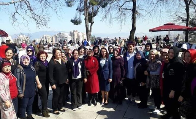 KADINLAR ÜRETİYOR