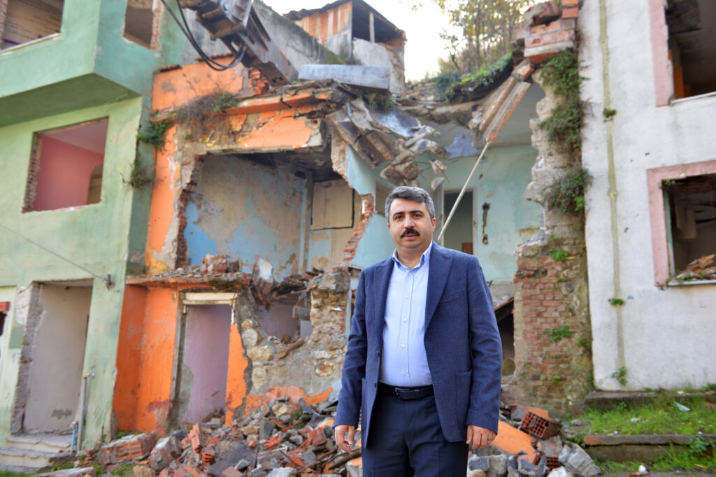 MOLLAARAP’TA KAMULAŞTIRILAN BİNALAR YIKILIYOR