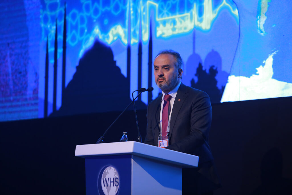 Bursa Büyükşehir Belediye Başkanı Alinur Aktaş Helal Zirvesine Katıldı