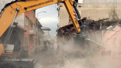 Bursa’da madde bağımlılarının meskenine balyoz