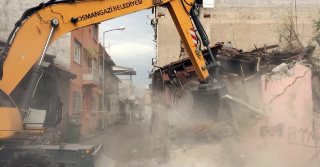 Bursa’da madde bağımlılarının meskenine balyoz
