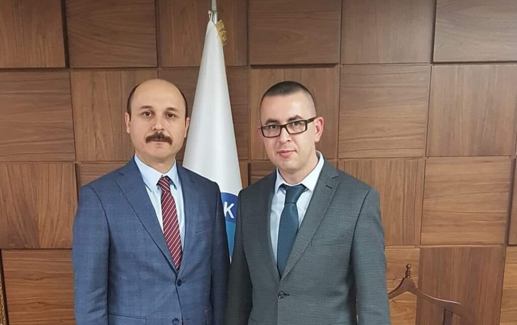 Çok günahkarsınız! Tövbe etmiyor, özür dilemiyorsunuz; bari ayıbınızla sessizce oturun!