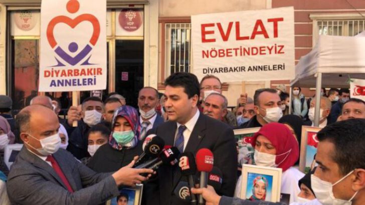 DP Genel Başkanı Uysal’dan Diyarbakır Annelerine ziyaret