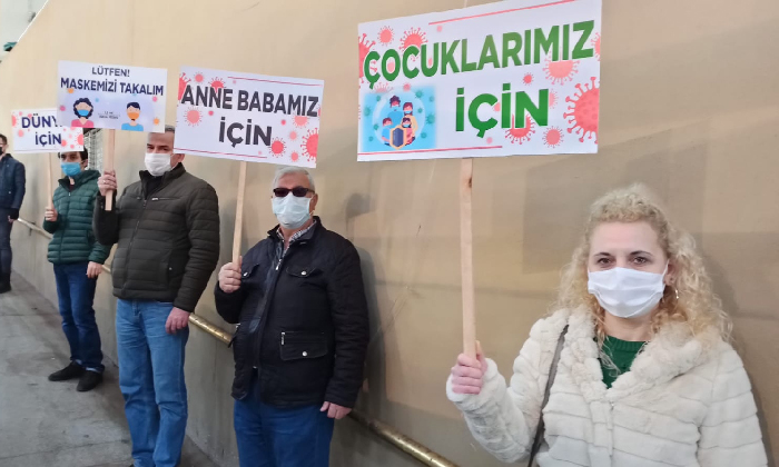 İYİ Parti maske ve mesafeye böyle dikkat çekti!