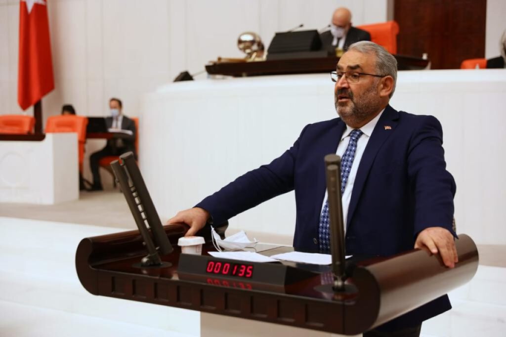 Milletvekili Halil Etyemez; ’Allaha şükürler olsun “Bin yıl sürecek” denilen 28 Şubat darbesi, 3 Kasım 2002 seçimleriyle tarih oldu.’