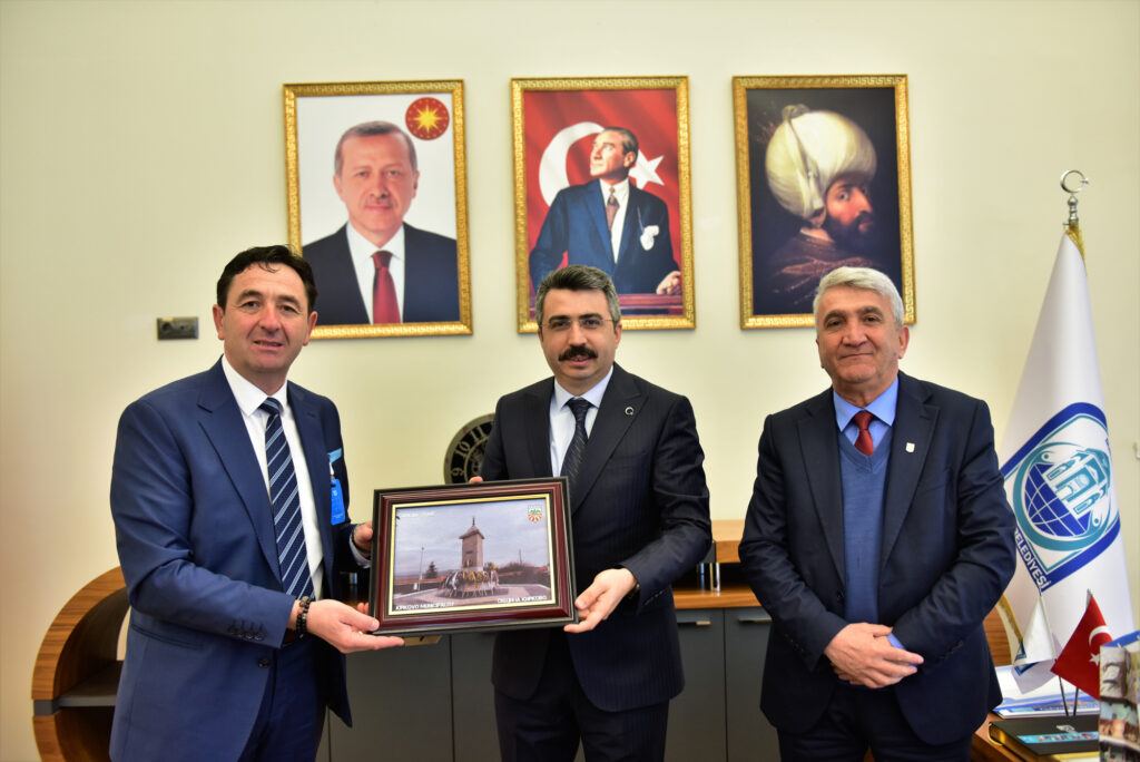 KOMŞU’DAN UYUMAYAN KÜTÜPHANE’YE ZİYARET