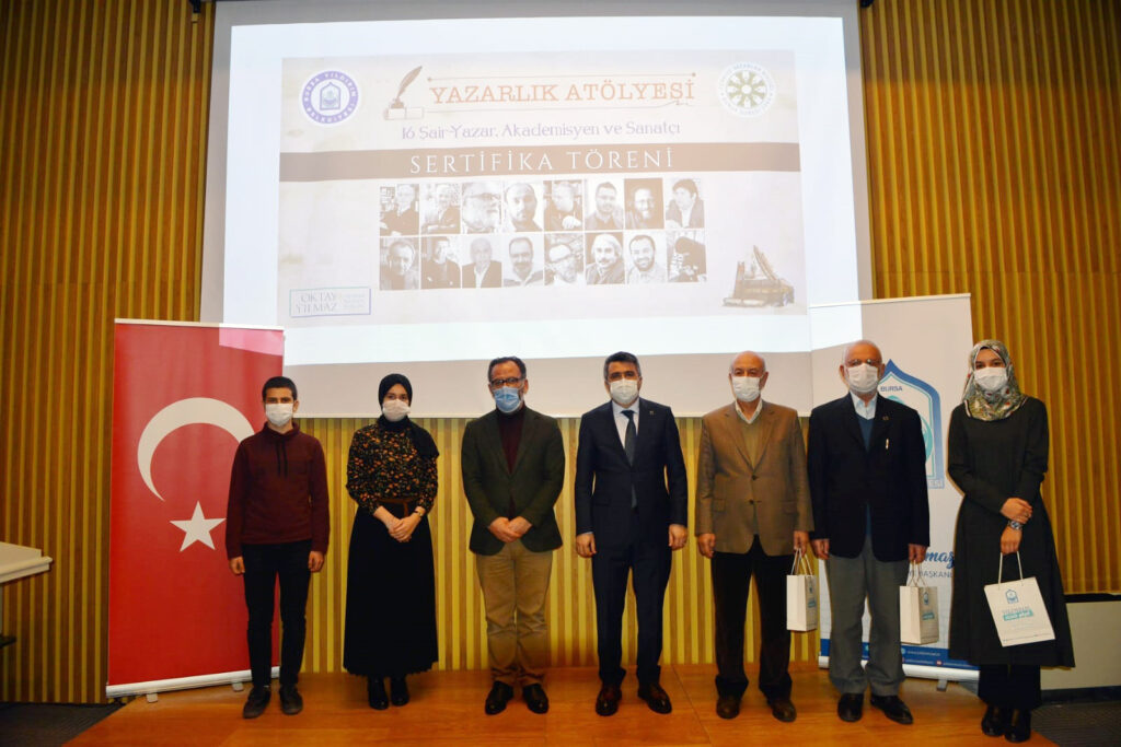 YAZARLIK ATÖLYESİ MEZUNLARINA SERTİFİKA